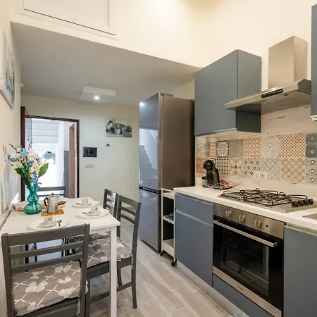 Guesthost - Blu Barion Joyful