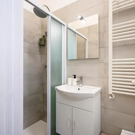 Guesthost - Blu Barion Joyful * Bari