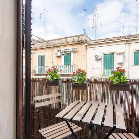 Guesthost - Blu Barion Joyful